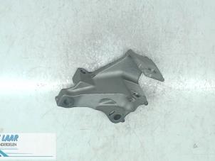 Gebruikte Motorsteun Renault Espace (RFCJ) 1.8 Energy Tce 225 Prijs op aanvraag aangeboden door Autodemontage van de Laar