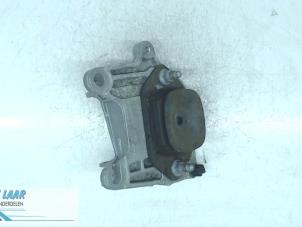 Gebruikte Motorsteun Renault Trafic Passenger (1JL/2JL/3JL/4JL) 1.6 dCi 120 Twin Turbo Prijs € 48,40 Inclusief btw aangeboden door Autodemontage van de Laar