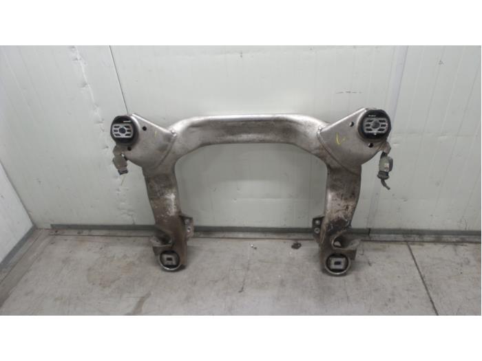 Gebruikte Subframe Volkswagen Phaeton (3D) 3.0 V6 TDI 24V 4Motion Prijs op aanvraag aangeboden door Autodemontage van de Laar