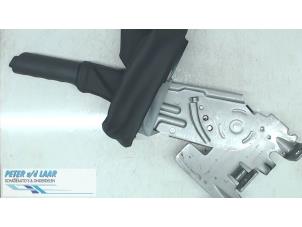 Gebruikte Handremhendel Renault Trafic (1FL/2FL/3FL/4FL) 1.6 dCi 115 Prijs op aanvraag aangeboden door Autodemontage van de Laar