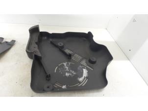 Gebruikte Beschermplaat bodem Renault Trafic Passenger (1JL/2JL/3JL/4JL) 1.6 dCi 120 Twin Turbo Prijs op aanvraag aangeboden door Autodemontage van de Laar