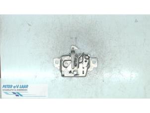 Gebruikte Motorkap Slotmechaniek Renault Kangoo Express (FW) 1.5 dCi 75 Prijs op aanvraag aangeboden door Autodemontage van de Laar