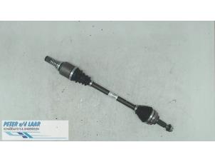 Gebruikte Aandrijfas links-voor Dacia Sandero II 0.9 TCE 12V Prijs op aanvraag aangeboden door Autodemontage van de Laar