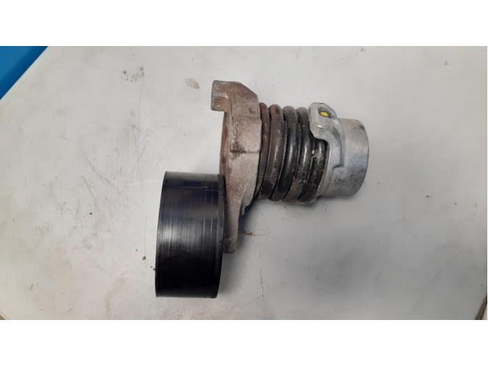 Gebruikte Spanrol Multiriem Renault Captur I (2R) 0.9 Energy TCE 12V Prijs € 35,00 Margeregeling aangeboden door Autodemontage van de Laar