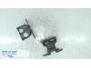 Dacia Duster (SR) 1.6 16V Scharnier deur rechts-achter