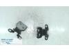 Dacia Duster (SR) 1.6 16V Scharnier deur links-achter