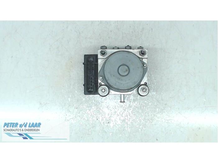 Gebruikte ABS Pomp Renault Clio III (BR/CR) 1.5 dCi FAP Prijs € 150,00 Margeregeling aangeboden door Autodemontage van de Laar