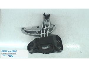 Gebruikte Motorrubber Dacia Duster (SR) 1.6 16V 4x4 Prijs op aanvraag aangeboden door Autodemontage van de Laar