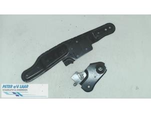 Gebruikte Motorrubber Dacia Duster (SR) 1.6 16V 4x4 Prijs op aanvraag aangeboden door Autodemontage van de Laar