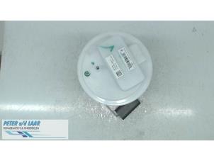 Gebruikte Benzinepomp Renault Clio V (RJAB) 1.3 TCe 130 16V Prijs € 80,00 Margeregeling aangeboden door Autodemontage van de Laar