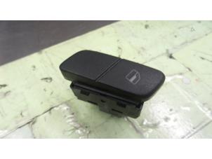 Gebruikte Schakelaar Volkswagen Polo Prijs op aanvraag aangeboden door Autodemontage van de Laar