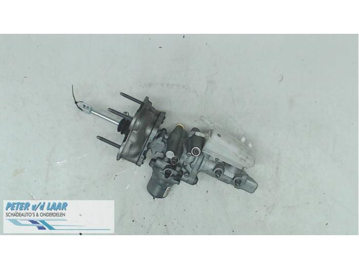Hoofdremcilinder van een Renault Zoé (AG) 46kW 2013