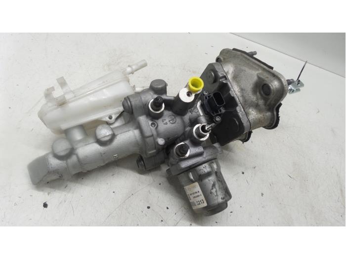 Hoofdremcilinder van een Renault Zoé (AG) 46kW 2013