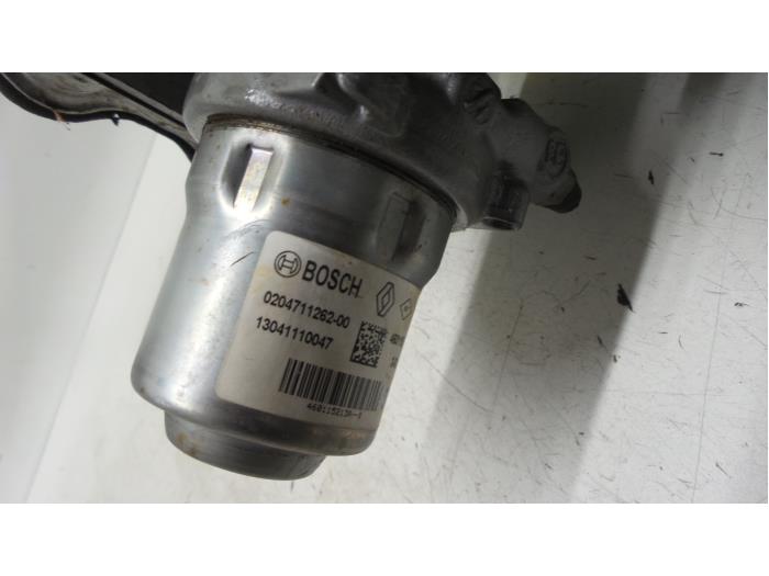 Hoofdremcilinder van een Renault Zoé (AG) 46kW 2013