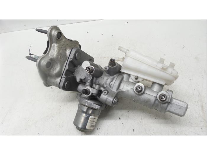 Hoofdremcilinder van een Renault Zoé (AG) 46kW 2013