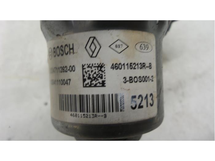 Hoofdremcilinder van een Renault Zoé (AG) 46kW 2013