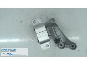 Gebruikte Motorrubber Dacia Duster (SR) 1.6 16V Prijs op aanvraag aangeboden door Autodemontage van de Laar