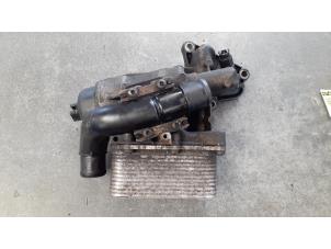 Gebruikte Oliekoeler Renault Trafic New (FL) 2.0 dCi 16V 90 Prijs € 70,00 Margeregeling aangeboden door Autodemontage van de Laar