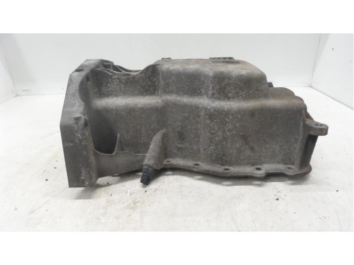 Carterpan van een Renault Megane III Grandtour (KZ) 1.5 dCi 110 2012