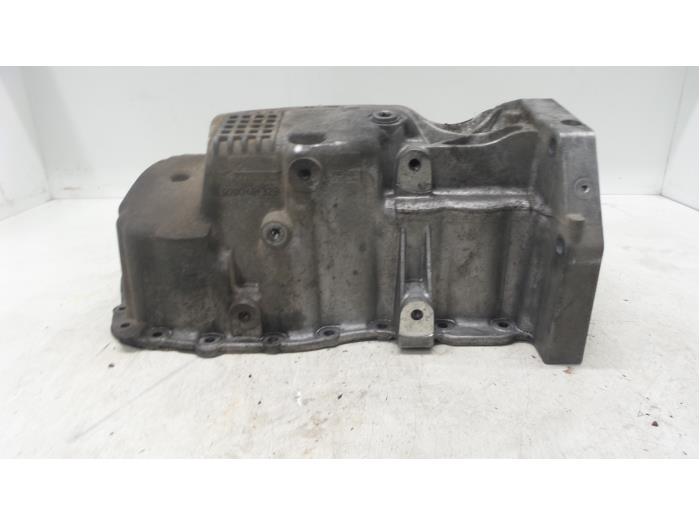 Carterpan van een Renault Megane III Grandtour (KZ) 1.5 dCi 110 2012