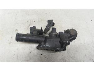 Gebruikte Thermostaathuis Renault Megane III Grandtour (KZ) 1.5 dCi 110 Prijs € 50,00 Margeregeling aangeboden door Autodemontage van de Laar
