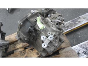 Gebruikte Versnellingsbak Opel Vectra C Caravan 2.2 DIG 16V Prijs € 250,00 Margeregeling aangeboden door Autodemontage van de Laar