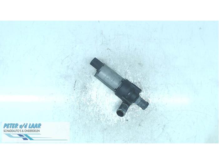 Gebruikte Waterpomp Volkswagen Passat Variant (3B6) 2.3 V5 20V Prijs op aanvraag aangeboden door Autodemontage van de Laar