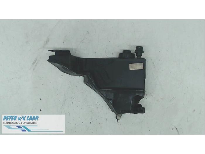 Gebruikte Servo Oliereservoir Mercedes C Combi (S203) 2.2 C-220 CDI 16V Prijs € 25,00 Margeregeling aangeboden door Autodemontage van de Laar