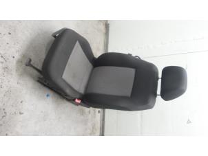 Gebruikte Stoel rechts Volkswagen Polo V (6R) Prijs € 125,00 Margeregeling aangeboden door Autodemontage van de Laar