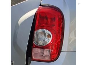 Gebruikte Achterlicht rechts Dacia Duster (HS) 1.5 dCi Prijs € 50,00 Margeregeling aangeboden door Autodemontage van de Laar