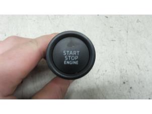 Gebruikte Start/Stop schakelaar Mazda CX-3 (DJ/DK) 2.0 SkyActiv-G 120 Prijs € 40,00 Margeregeling aangeboden door Autodemontage van de Laar