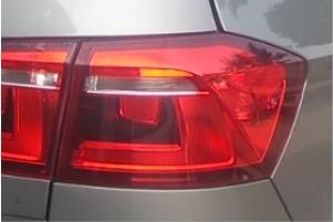Gebruikte Achterlicht rechts Volkswagen Golf Sportsvan (AUVS) 1.6 TDI BlueMotion 16V Prijs € 50,00 Margeregeling aangeboden door Autodemontage van de Laar