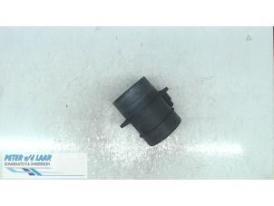 Gebruikte Luchtmassameter Volkswagen Transporter/Caravelle T5 2.0 TDI DRF Prijs € 50,00 Margeregeling aangeboden door Autodemontage van de Laar