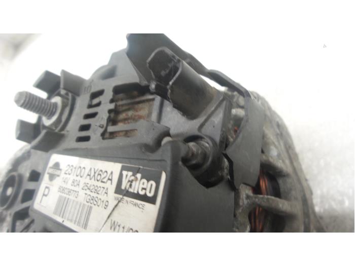 Dynamo van een Nissan Micra (K12) 1.2 16V 2006