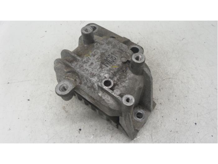 Gebruikte Motorrubber Volkswagen Passat Variant (365) 2.0 TDI 16V 135 Prijs € 35,00 Margeregeling aangeboden door Autodemontage van de Laar