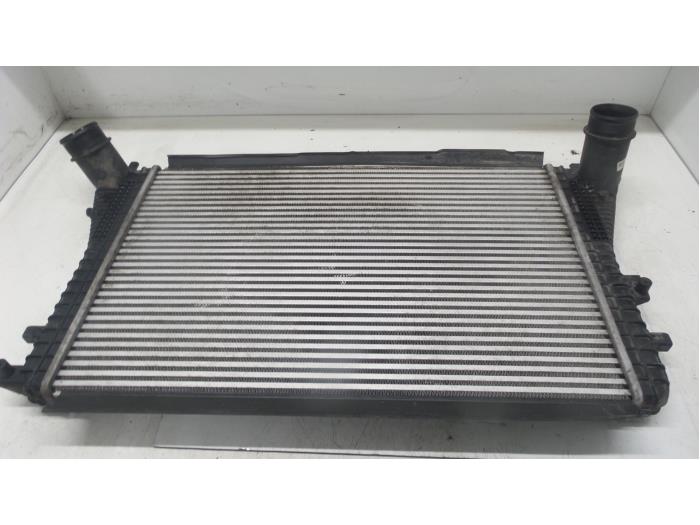 Gebruikte Intercooler Volkswagen Passat Variant (365) 2.0 TDI 16V 135 Prijs € 75,00 Margeregeling aangeboden door Autodemontage van de Laar