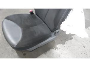 Gebruikte Voorstoel links Citroen C1 1.0 12V Prijs op aanvraag aangeboden door Autodemontage van de Laar
