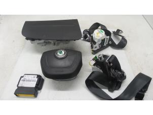 Gebruikte Airbag Set + Module Skoda Roomster (5J) 1.2 TDI 12V Prijs € 350,00 Margeregeling aangeboden door Autodemontage van de Laar