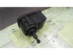 Gebruikte Koplampmotor Volkswagen Lupo (6X1) 1.4 16V 75 Prijs op aanvraag aangeboden door Autodemontage van de Laar