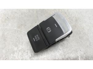 Gebruikte Schakelaar handrem Volkswagen Golf Prijs € 20,00 Margeregeling aangeboden door Autodemontage van de Laar