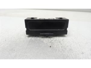 Gebruikte Display Interieur Renault Scénic I (JA) 1.6 16V Prijs € 25,00 Margeregeling aangeboden door Autodemontage van de Laar