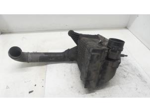 Gebruikte Luchtfilterhuis Renault Scénic II (JM) 1.5 dCi 105 Prijs € 80,00 Margeregeling aangeboden door Autodemontage van de Laar