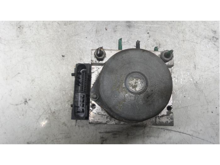 Gebruikte ABS Pomp Renault Scénic II (JM) 1.5 dCi 105 Prijs € 120,00 Margeregeling aangeboden door Autodemontage van de Laar