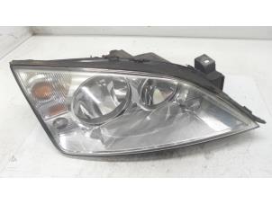 Gebruikte Koplamp rechts Ford Mondeo III Wagon 2.0 TDCi 115 16V Prijs € 40,00 Margeregeling aangeboden door Autodemontage van de Laar