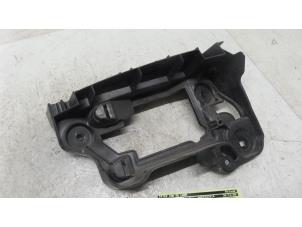 Gebruikte Bumpersteun links-achter Volkswagen CC (358) 2.0 TDI 16V 177 Prijs op aanvraag aangeboden door Autodemontage van de Laar