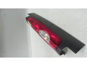 Gebruikte Achterlicht rechts Renault Scénic II (JM) 1.6 16V Prijs € 80,00 Margeregeling aangeboden door Autodemontage van de Laar