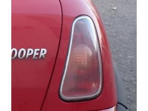 Gebruikte Achterlicht rechts BMW Mini One/Cooper (R50) 1.6 16V Cooper Prijs € 35,00 Margeregeling aangeboden door Autodemontage van de Laar