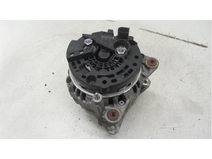 Gebruikte Dynamo Volkswagen Scirocco (137/13AD) Prijs € 150,00 Margeregeling aangeboden door Autodemontage van de Laar