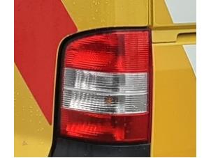 Gebruikte Achterlicht rechts Volkswagen Transporter T5 2.0 TDI BlueMotion Prijs € 50,00 Margeregeling aangeboden door Autodemontage van de Laar