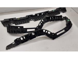 Gebruikte Bumperframe achter Volkswagen Passat Variant (365) 1.6 TDI 16V Bluemotion Prijs € 70,00 Margeregeling aangeboden door Autodemontage van de Laar